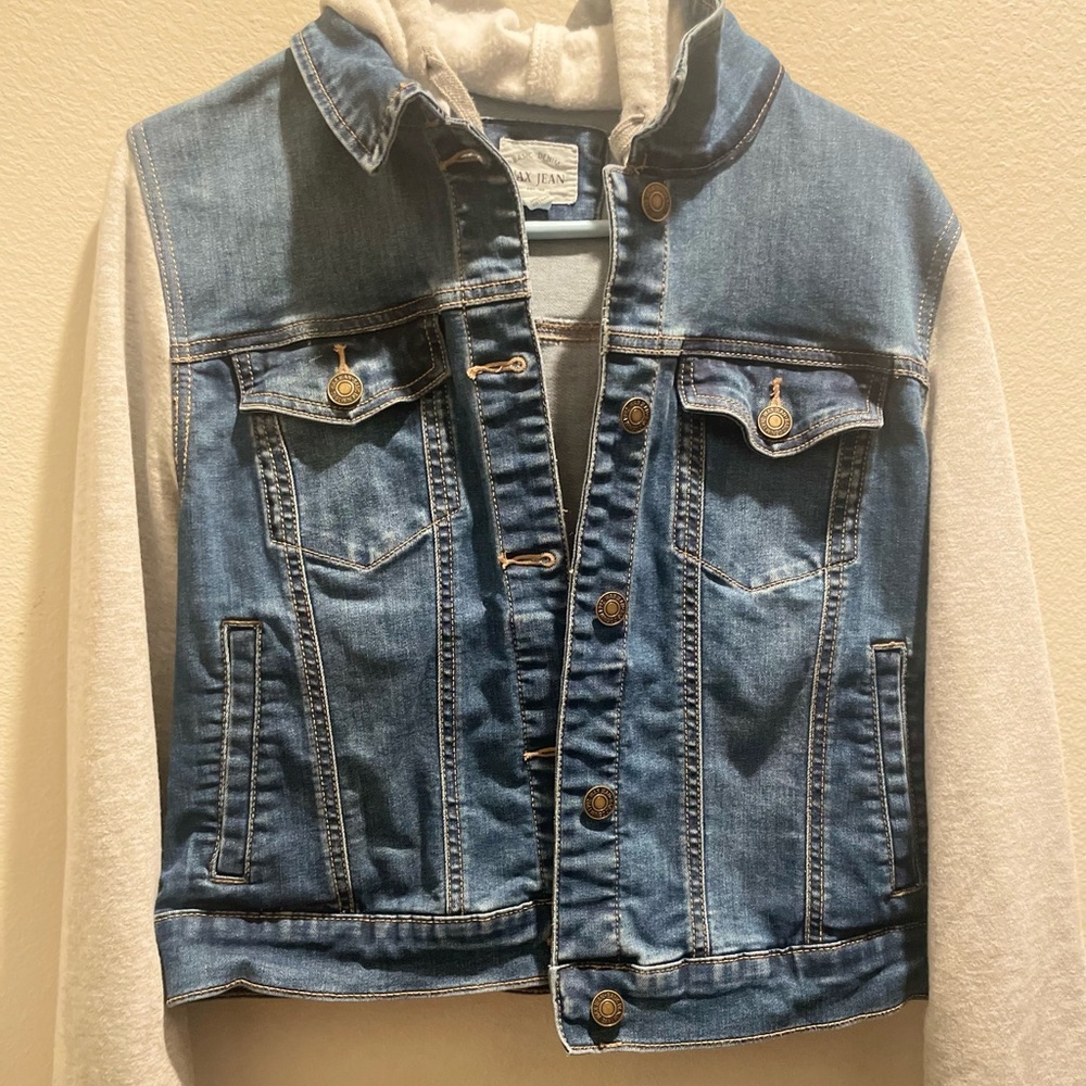 A soft denim jacket with hoodie sleeves only wash never worn